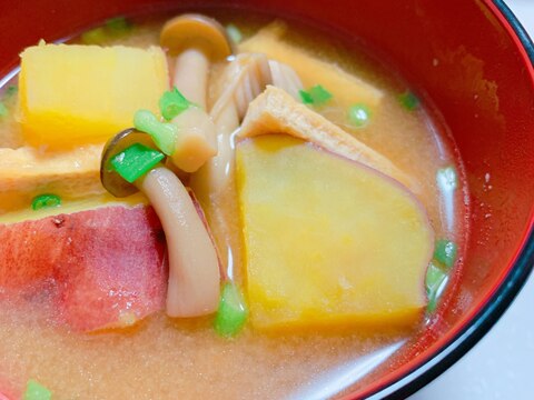 さつま芋と冷凍しめじのお味噌汁